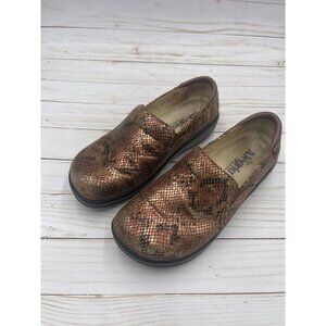 ALEGRIA Size 37 US 7 Bronze Metallic Snakeskin Print Shoes PG Lite Leather Clogs